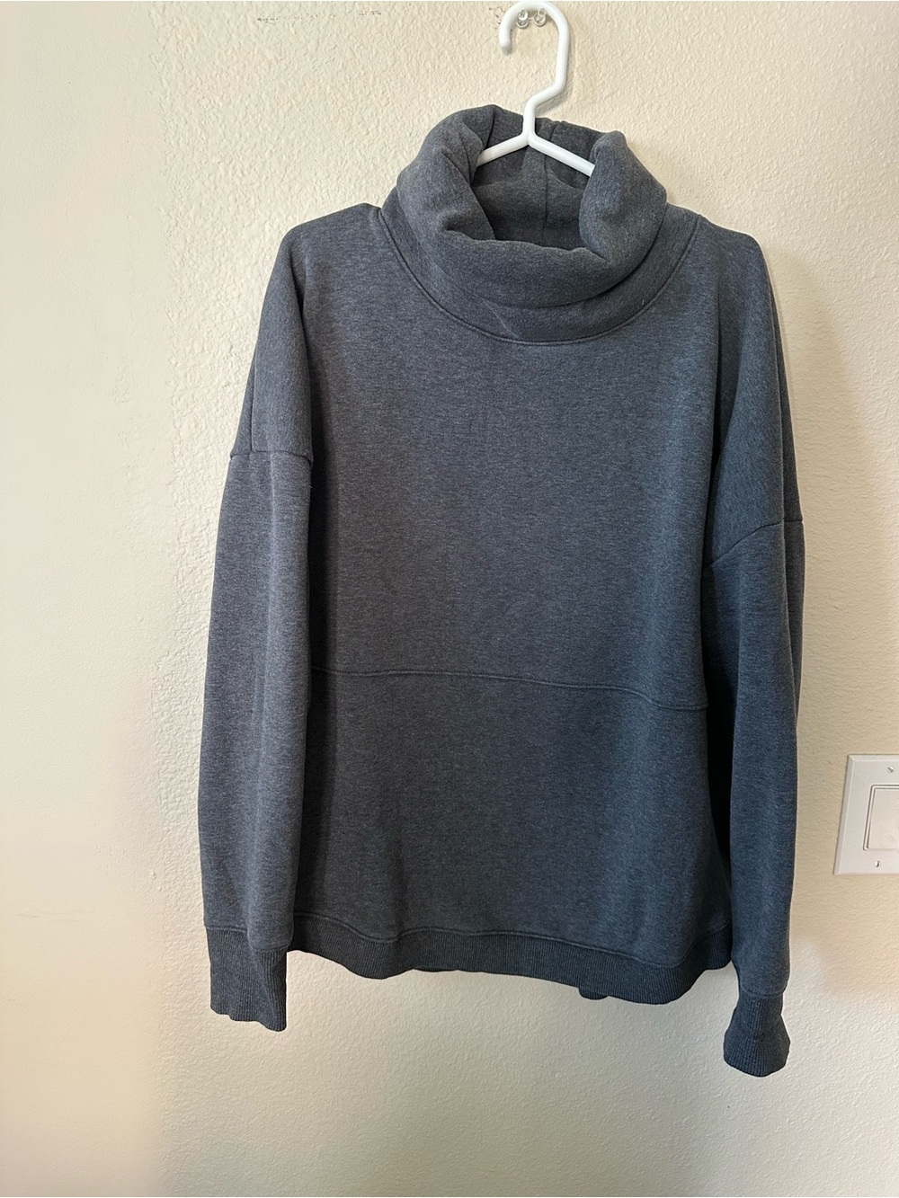Athleta women Charcoal Gray Turtleneck Pullover Sweatshirt size M/ NWOT 1195
